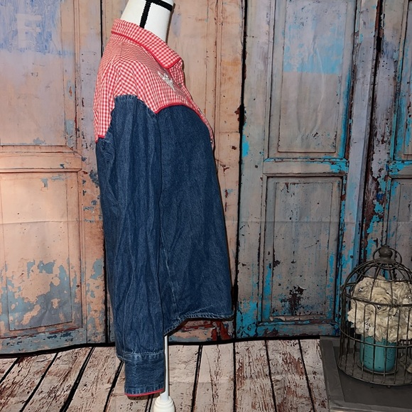 Upcycled  custom women’s country and western denim button up sz M - Picture 4 of 6